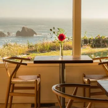 Tables at Terra Mar Kitchen overlooking the ocean.